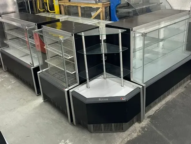 Vitrines Semi Novas Disponíveis * Consultar Valores*(Anselmo)