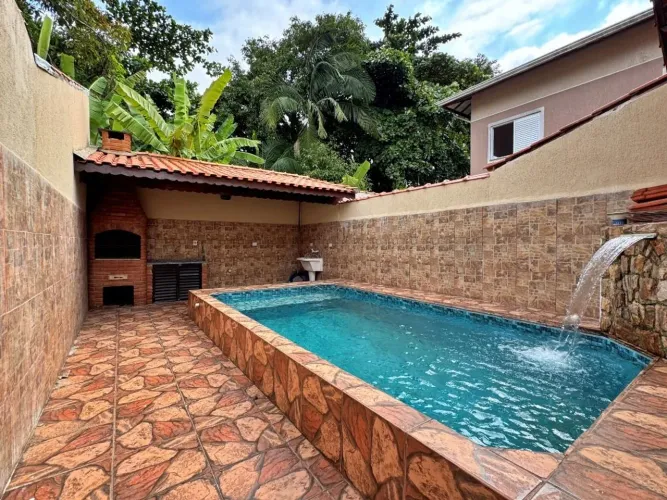 Casa com piscina, no caiçara, perto do mar, qualidade de vida e localização privilegiada!