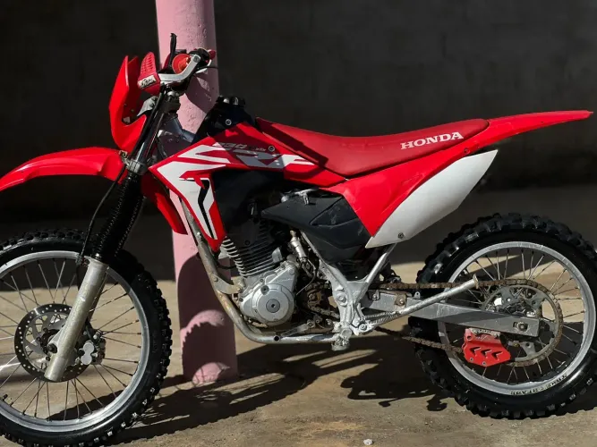 MOTO DE TRILHA,