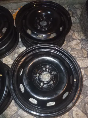 Rodas aro 15 original Volkswagen furação 5/100 acompanha as calotas