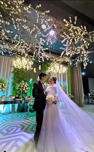 Vestido de noiva + véu + tiara
