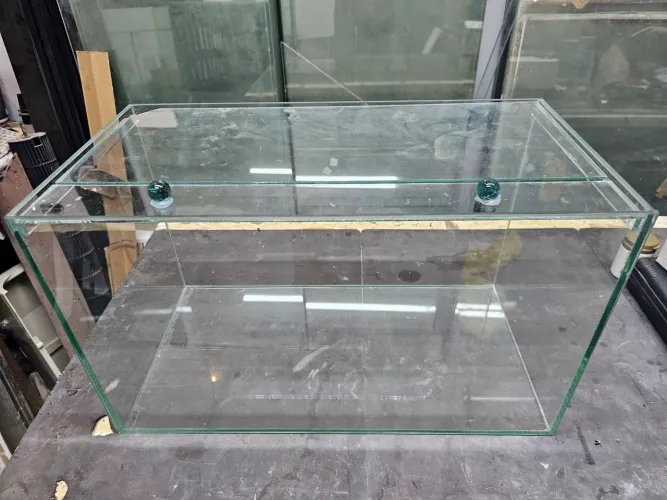Aquario 50x25x30 com tampa