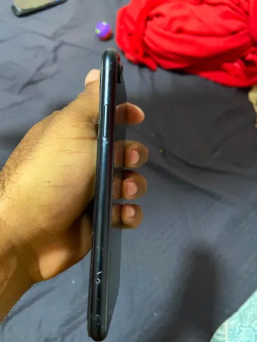 Troca-se IPhone XR em perfeito estado em computador
