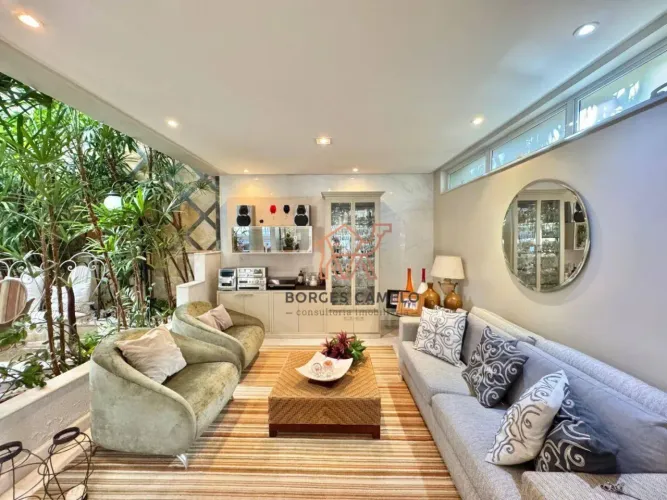 Apresentamos esta incrível casa com 379m², 4 quartos (2 suítes), espaço gourmet, 6 vagas e