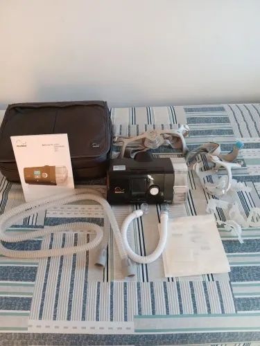 CPAP ResMed Air Sense 10 AUTOSET revisado e com vários acessórios necessários para seu uso