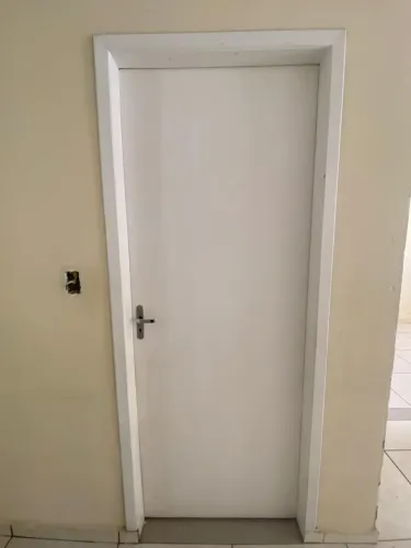 PORTAS + JANELA À VENDA 