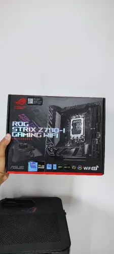 Placa Mãe ASUS ROG Strix Z790-I Gaming Wi-Fi