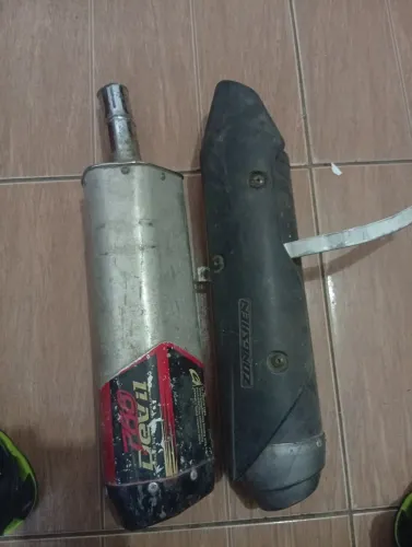 2 escapamentos
