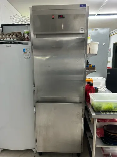 Geladeira industrial de Inox