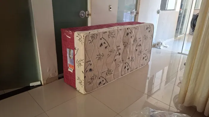 Cama de Solteiro em otimo estado!