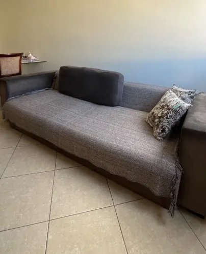 Sofá grande e confortável (Serve até como cama)!