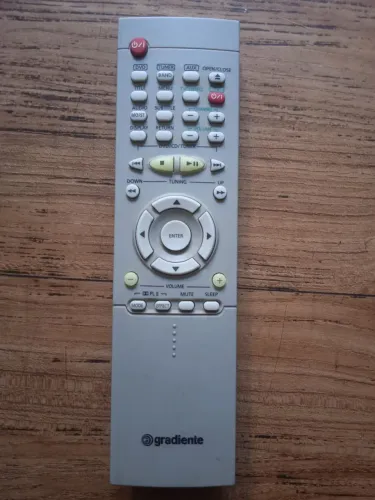 Controle HomeTheater? Gradiente? modelo HTS-760 funcionando <br><br>