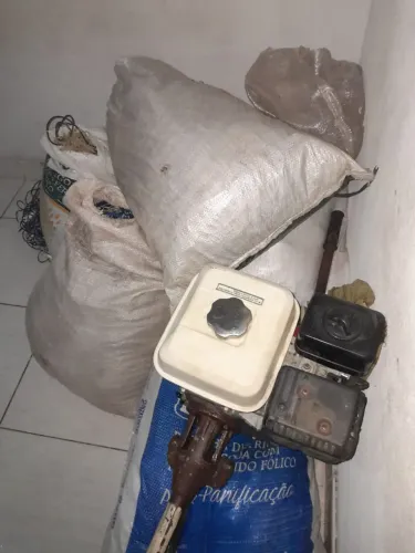 Vendo um moto ronda rabeta, 5meio..E mais 25 malhadeiras. Valor a negociar