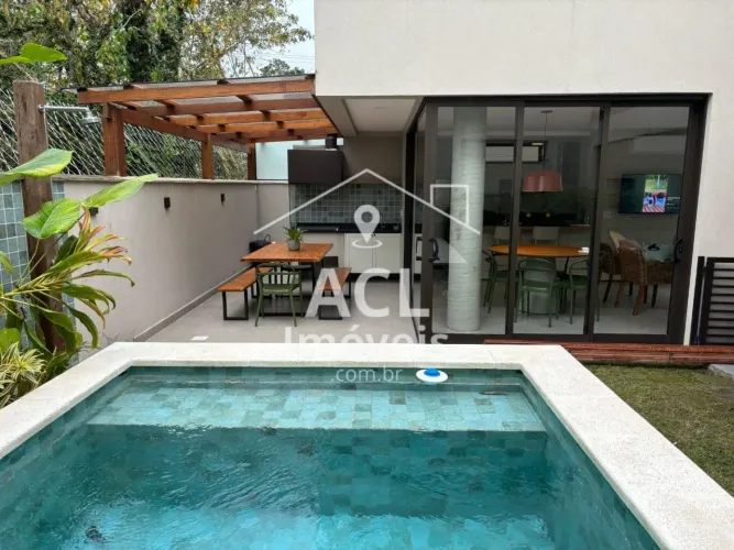 Casa com 3 suites e piscina privativa a 500 metros da praia de Caburi