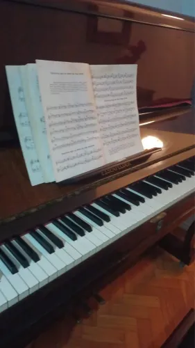 Piano em bom estado
