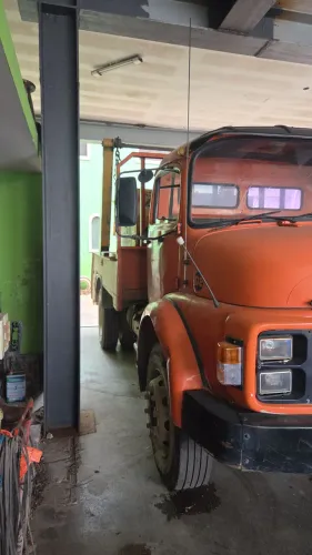 Caminhão MB 1113 poliguindaste