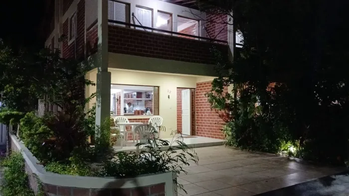 Alugo casa em Condomínio na Praia de Maria Farinha - PE