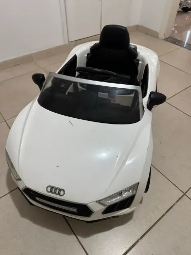 Carro elétrico infantil AUDI R8 