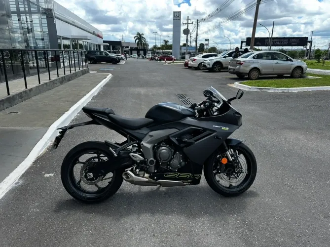 Triumph Daytona 660 - Quickshifter - Único Dono