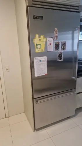 GELADEIRA DA VIKING!                         Atenção,  não está gelando o freezer,  