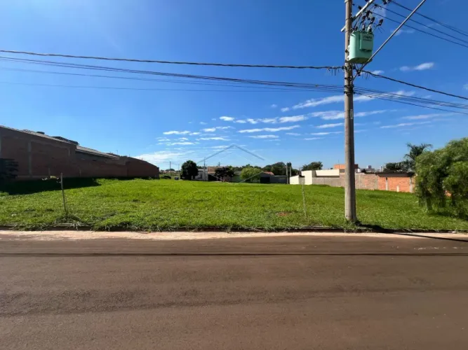 Terreno Padrão em Lençóis Paulista