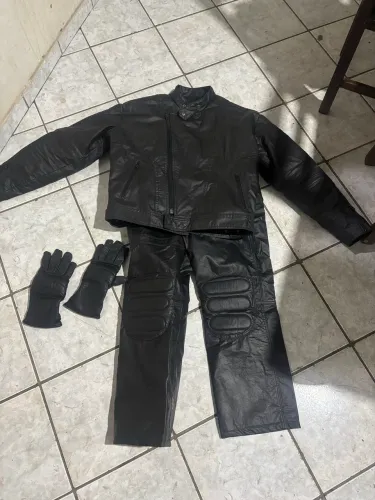 Roupa de couro motoqueiro