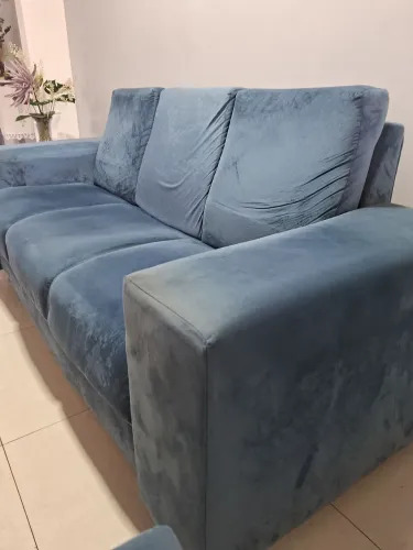 Dois sofás de três lugares