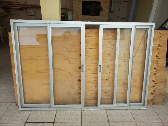 Janela de aluminio em vidro 1,2x1,8m