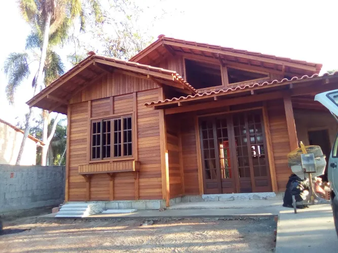 Construção de casas pre fabricadas em madeira