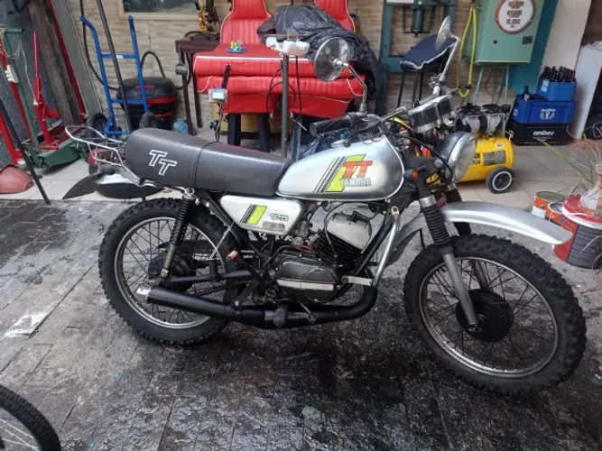 Yamaha TT 125 ano 1982