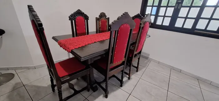 Mesa com 5 cadeiras