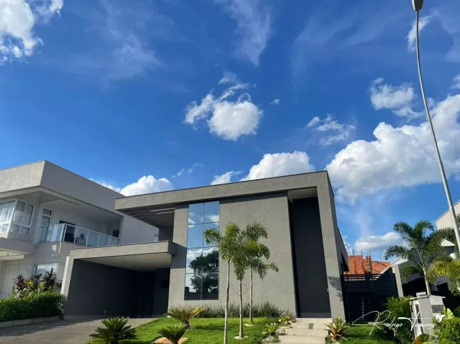 Portal do Sol Garden  Casa térrea 235 m², 4 suítes e piscina privativa