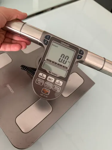 Balança bio impedância Omron