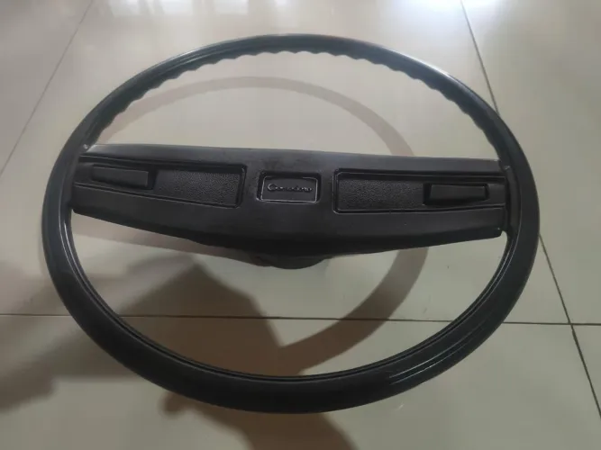 Volante Opala Comodoro. preto. Ótimo estado!