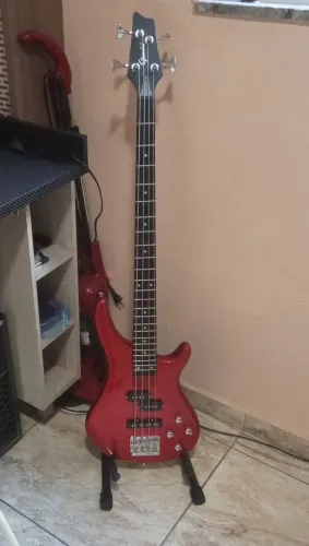 Giannini GB 200 A - Ativo 4 cordas seminovo, muito pouco usado