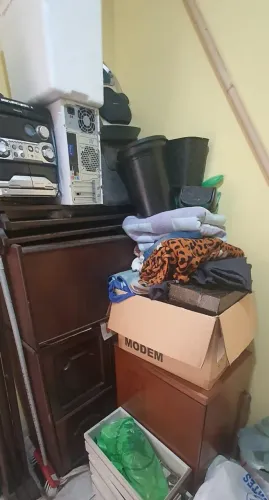 vendo artigos em geral como: Som computador ,maquina de costurar e uma estante