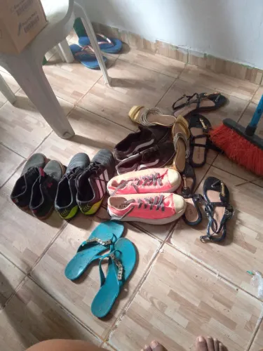 Sandálias e sapatos