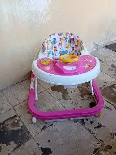 Vende-se andadeira 