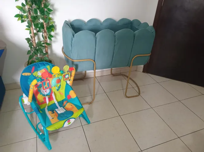 Berço Moisés e cadeirinha de descanso musical