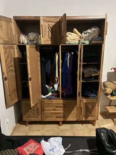 Guarda-Roupa de Casal Grande em Madeira com 2 Espelhos