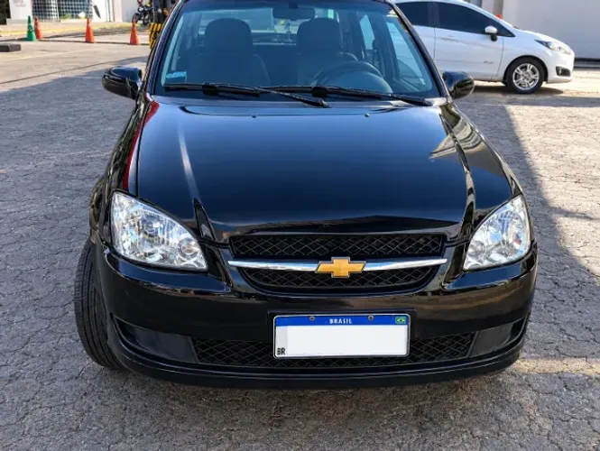 Carro Corsa completo, classic econômico e bem conservado