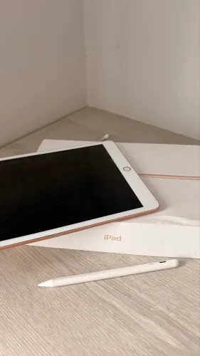 iPad 8 geração 128 gb com caixa e caneta touch 