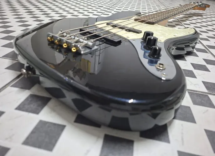 Baixo Jazz Bass 4 cordas