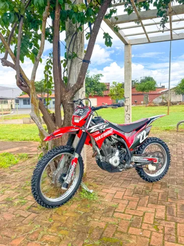 CRF 250F / 2023 / CHEIA DE ACESSÓRIOS 
