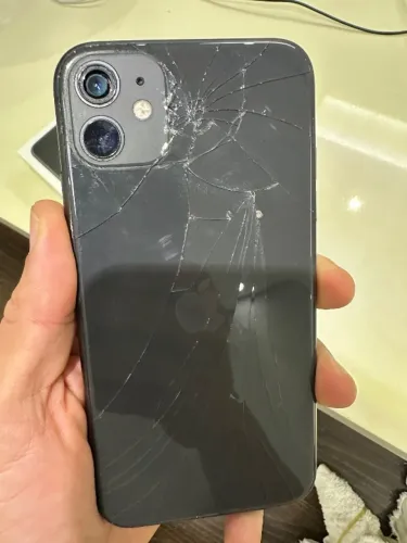 IPHONE 11 - avariado