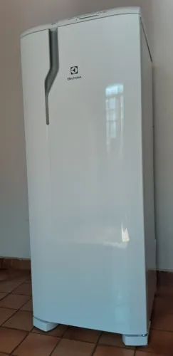 Refrigerador Eletrolux 240 Lt