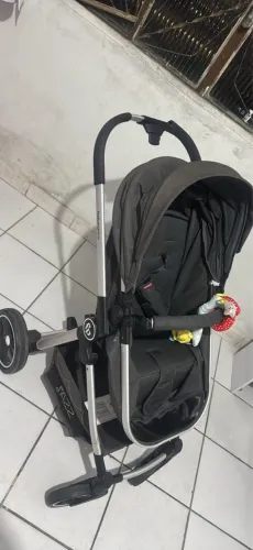 Carrinho de bebê Moisés 