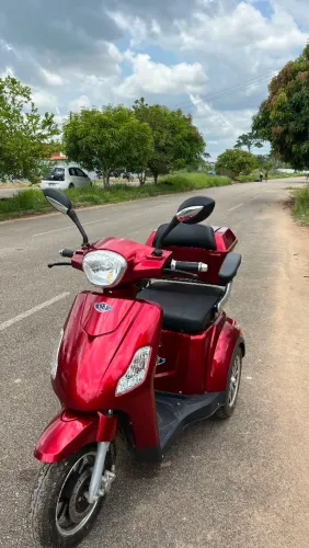 Triciclo Elétrico Sousa 600W Vermelho.