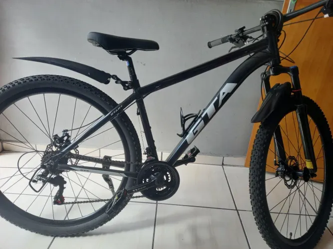 VENDO UMA BIKE GTA ARO 29.PARCELO NO CARTÃO DE CRÉDITO COM A TAXA DA MÁQUINA.