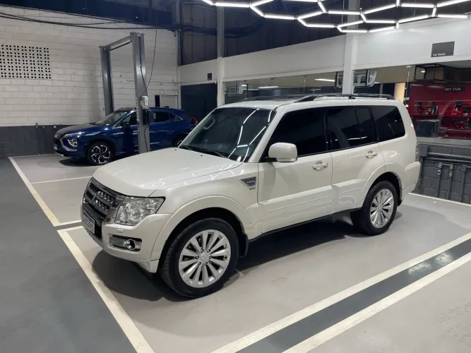 Mitsubishi Pajero HPE Full 3.2 4X4 T.i.dies. 5P AUT 2015